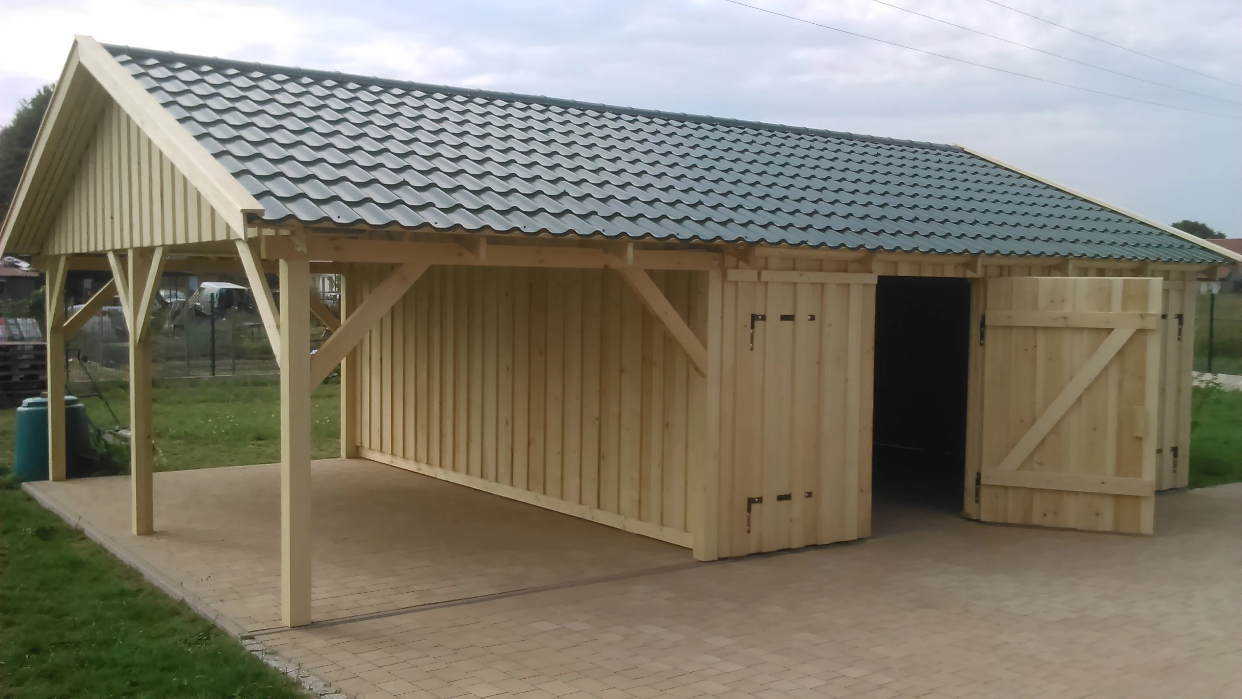 Work-from-Home Experience: Embrace the Freedom of a Detached Wooden Garage or 2-in-1 Shed